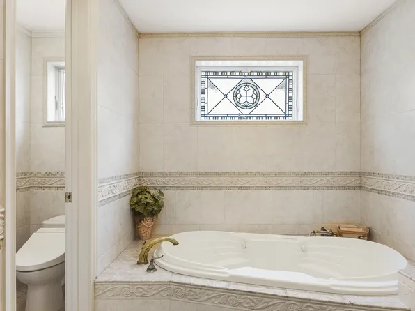 933 East 22nd Street image 16 of 22