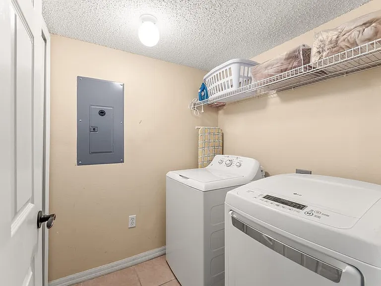 Sun Key Pl — Photo 20
