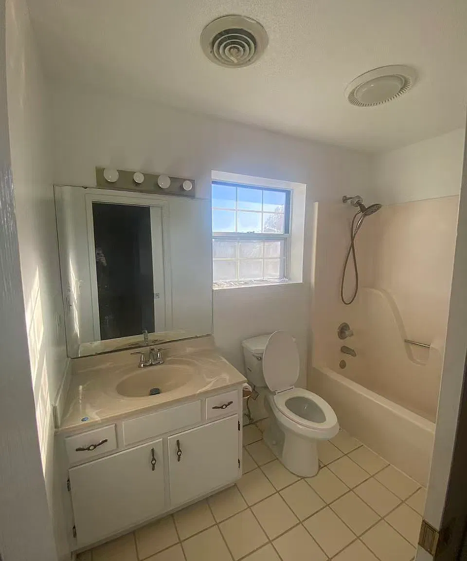 4 bed, 2.5 bath, 1764 sqft, $2,300 — Photo 3