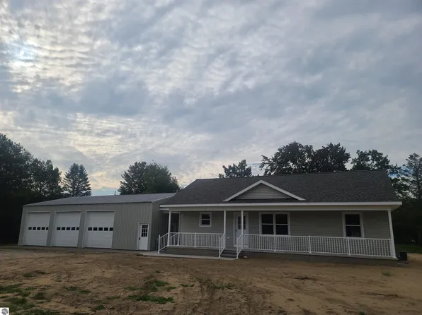 404 Lynn St, Kalkaska, MI 49646