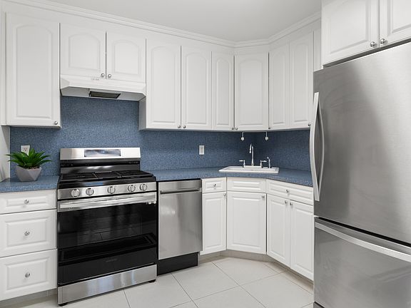 5th image of 27 Woodside Ave #2A
