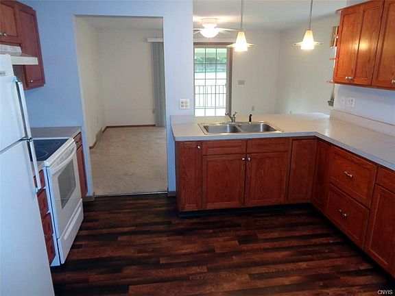 3rd image of 3271 Walden Oaks Blvd