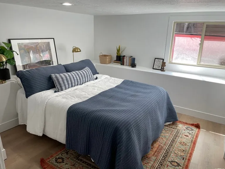 1423 E Vine St — Photo 8