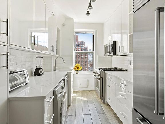 3rd image of 144 E 36th St APT 9B