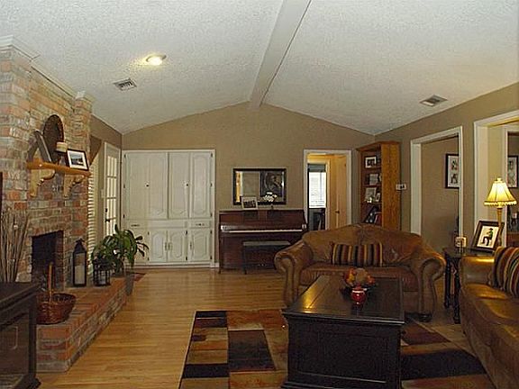 3rd image of 2208 Owens Blvd