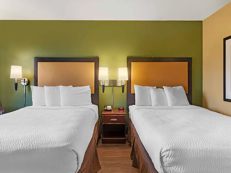 Studio Suite - 2 Full Beds