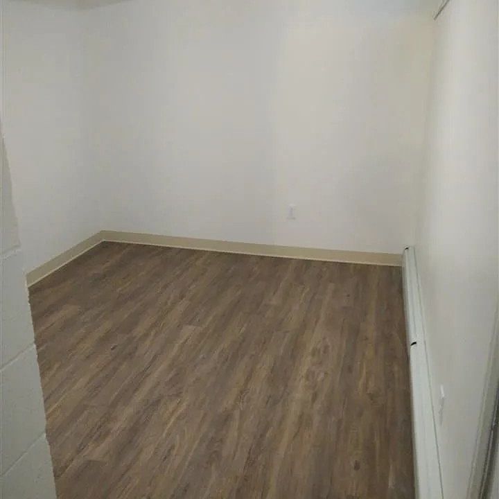 2nd image of 1528 S Cushman St #3