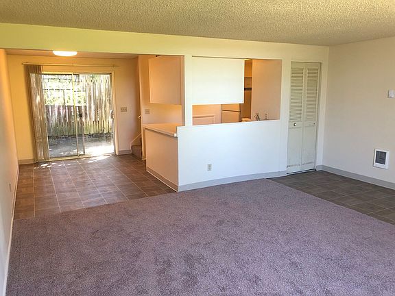 3rd image of 3185 Willamette St APT 09
