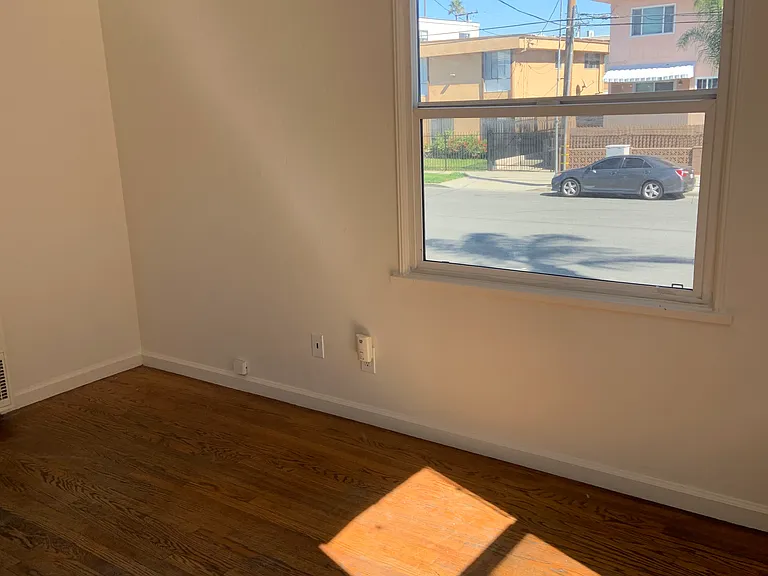 105 N Cedar Ave — Photo 12