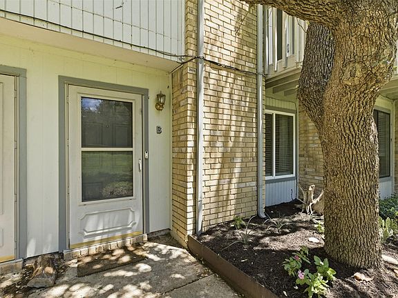 3rd image of 4204 Hudson Bend Rd APT B