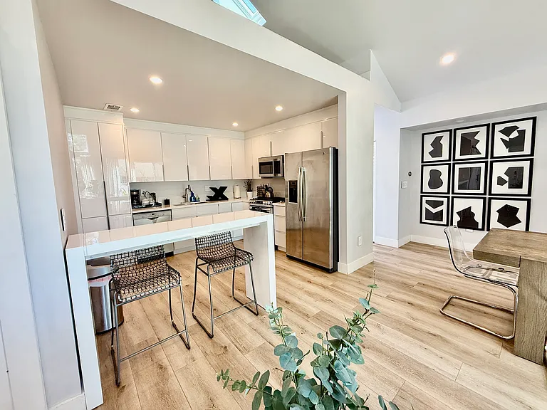 928 E 66th St #1 — Photo 9