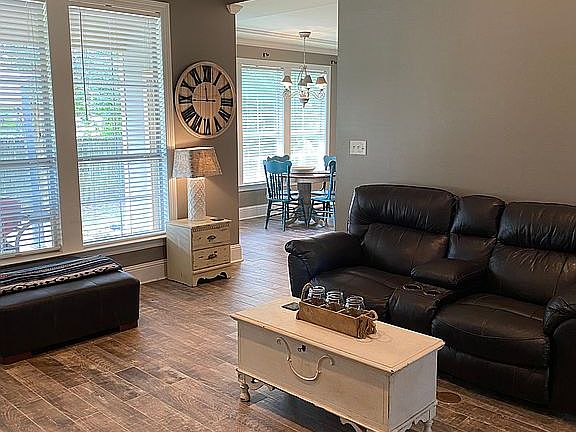5th image of 142 La Maison Belle Dr