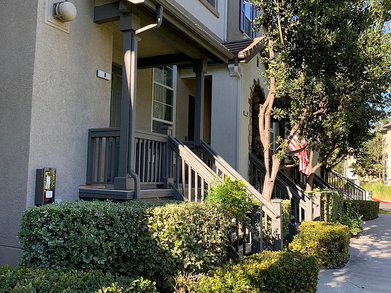 8 Warmspring Ln — Photo 2