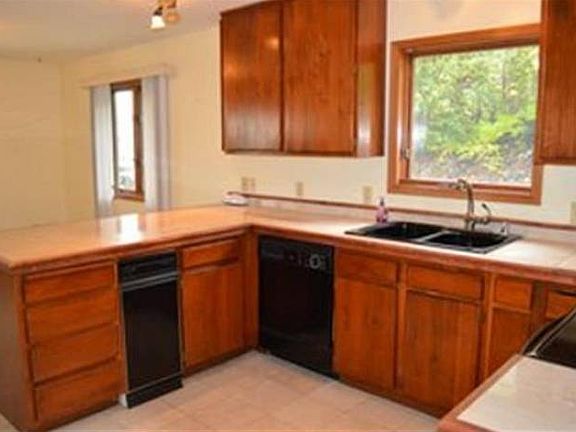 3rd image of 2394 Englewood Ct