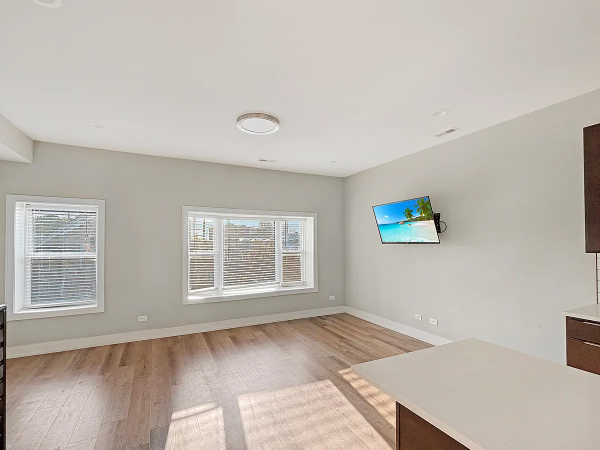Building Photo - 2542 S Albany Ave #2F