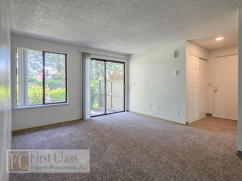 1 bed, 1.0 bath, 700 sqft, $1,295 — Photo 2