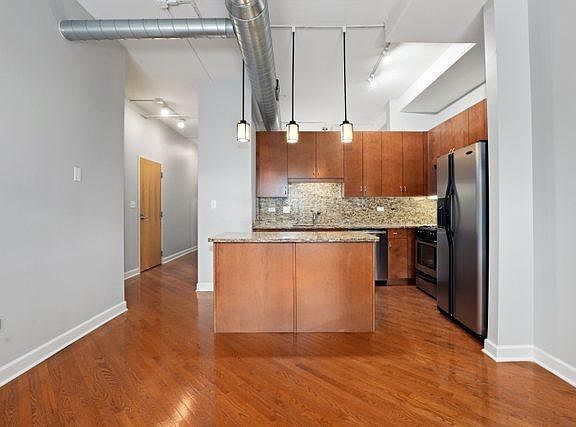 3rd image of 3125 W Fullerton Ave #207