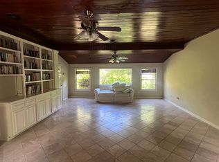 122 E Edgewater Dr, Charleston, SC 29407