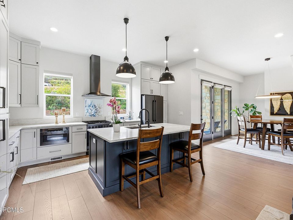 1st image of 519 W Ascent Dr