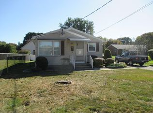 93 Wildermere St, Chicopee, MA 01020