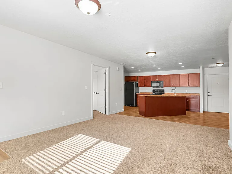 Logan Gateway Apartments — Photo 19