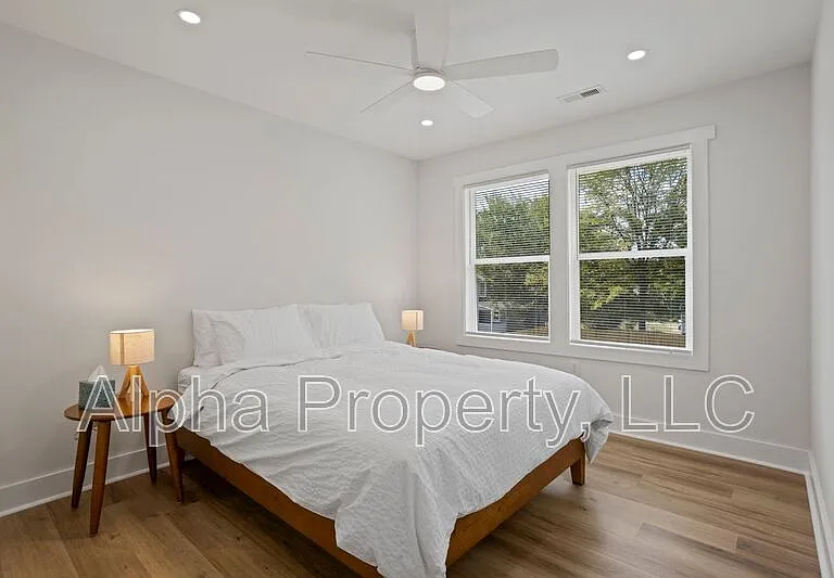 5 McDade St #B — Photo 21