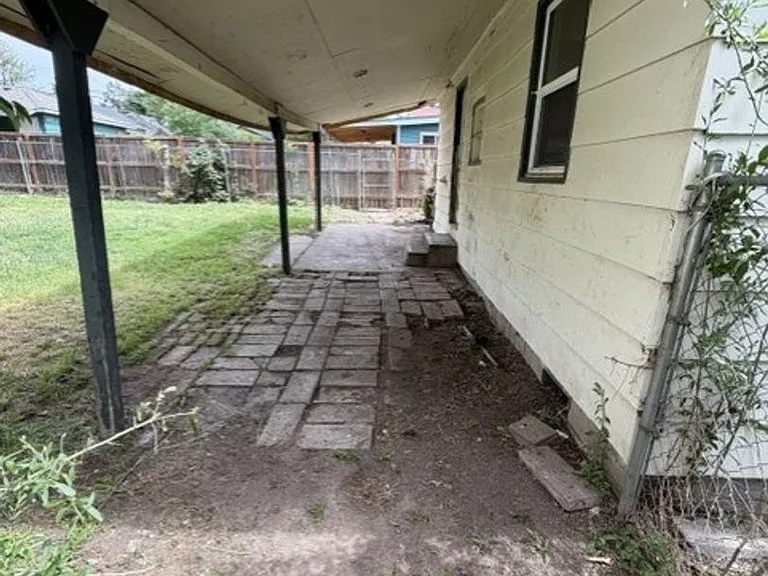 2619 Scott St — Photo 5