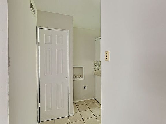 5th image of 139 Sheffield Dr