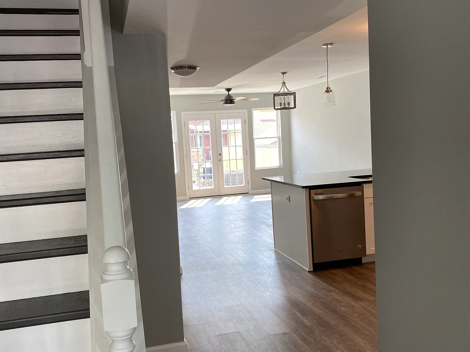 4 bed, 2355 sqft, $3,700 — Photo 4