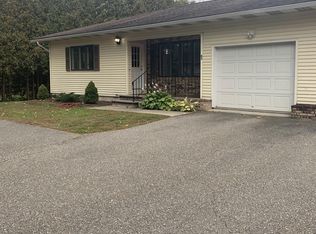 63 Sunderland Woods Rd, Colchester, VT 05446