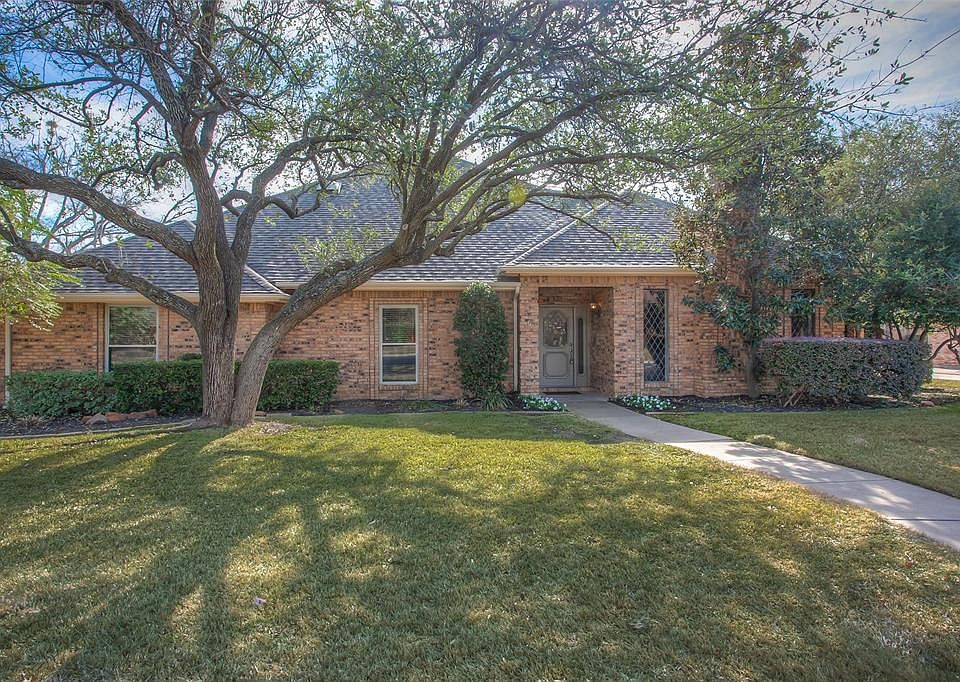 1st image of 6705 Meadows West Dr S