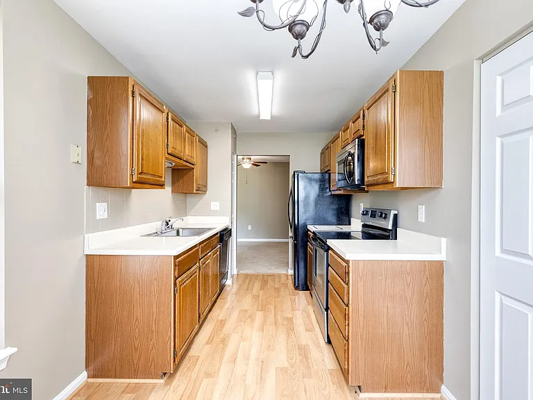 3512 Thomas Pointe Ct #1B — Photo 3