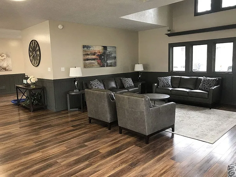 Hickory Village Apartments — Photo 31