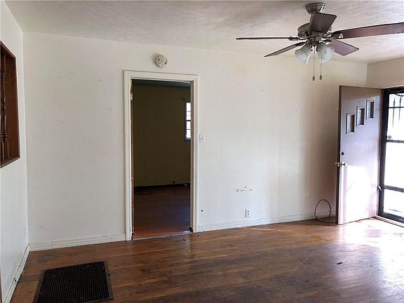 3rd image of 408 N Andrews Ave