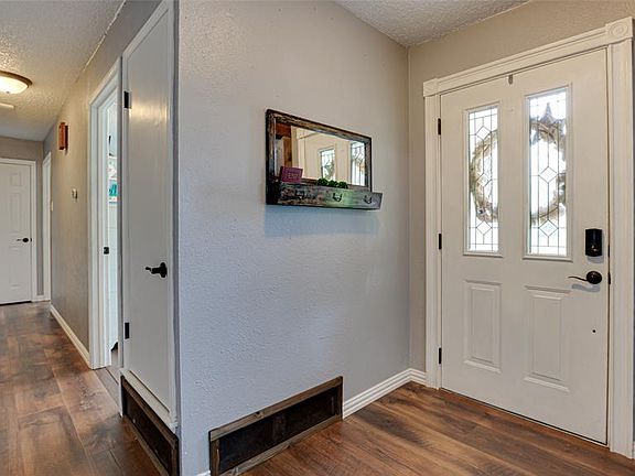 3rd image of 1406 Kingsbridge Dr