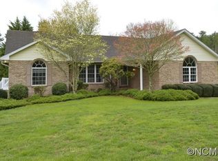 2005 Plum Tree Ln, Hendersonville, NC 28739