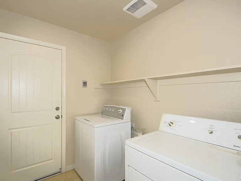 6601 E Saginaw Way — Photo 10