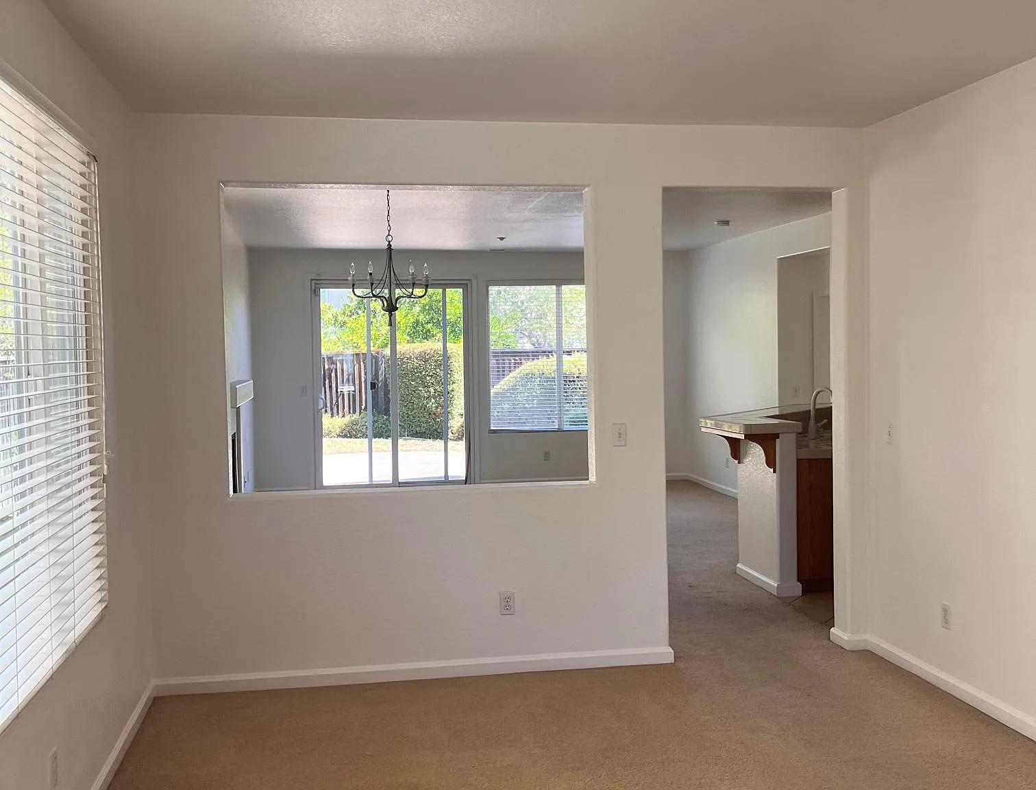 3 bed, 1571 sqft, $3,300 — Photo 3