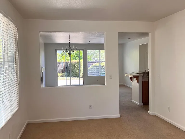 2357 Saint Augustine Dr — Photo 3
