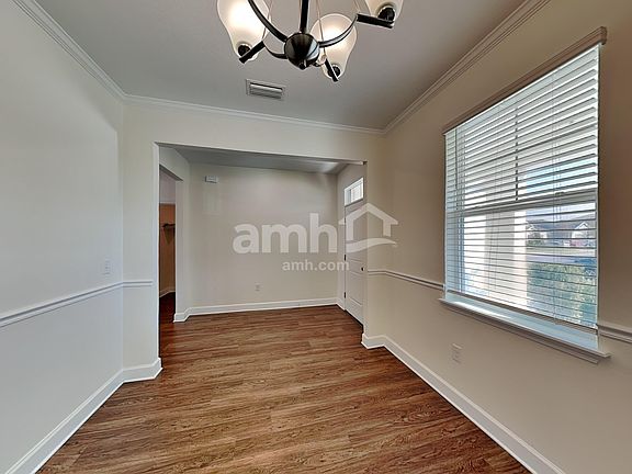 5th image of 303 Pine Terrace Dr