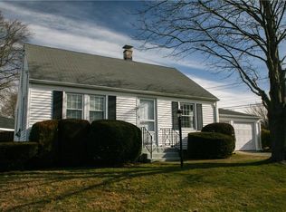 1 Stockton Dr, Middletown, RI 02842