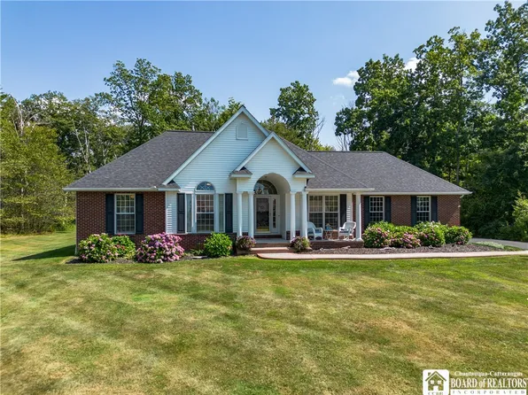 4885 E Shorewood Dr, Dunkirk, NY 14048