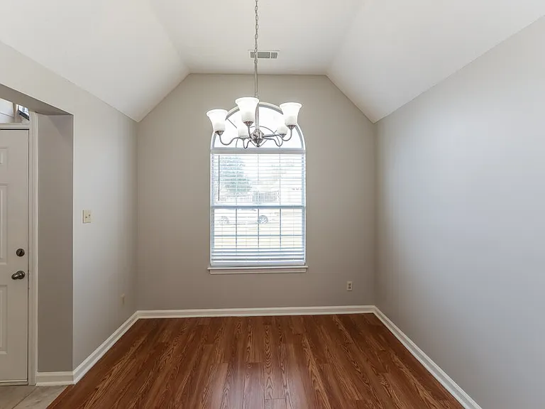 1262 Breezy Valley Dr — Photo 5