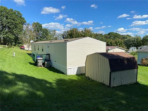 3rd image of 817 Maple Ct