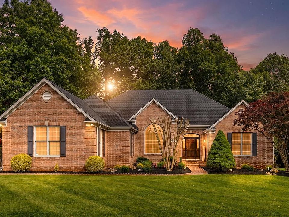 1st image of 2926 Summer Hill Dr