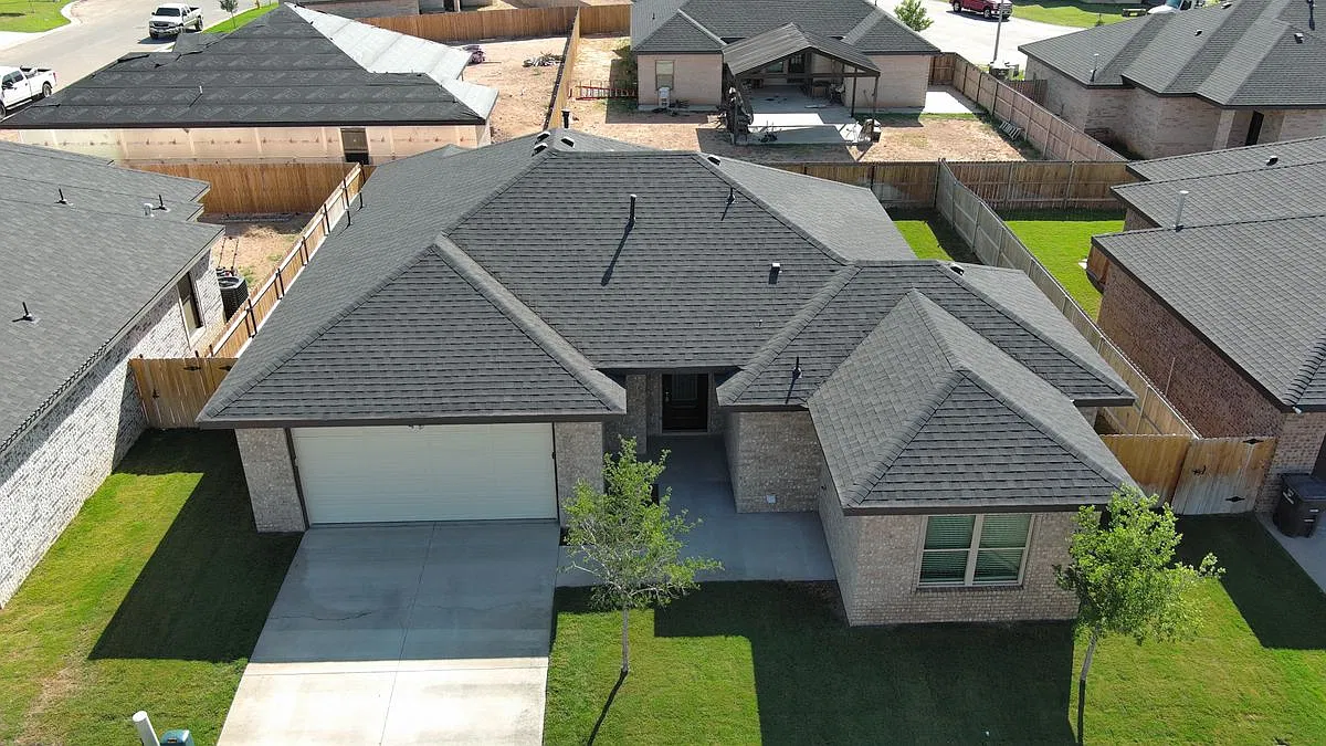 3 bed, 2.0 bath, 1600 sqft, $2,600 — Photo 1