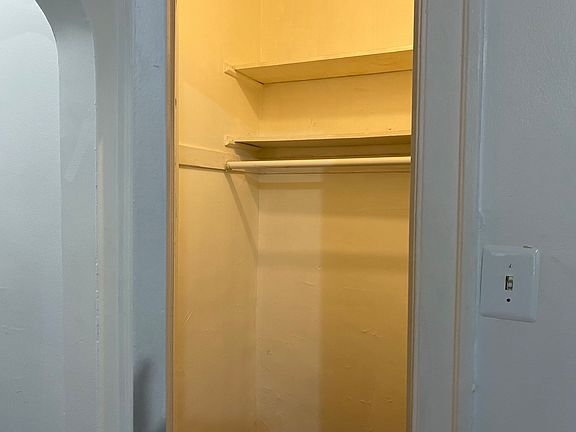 4th image of 1005 W 76th St APT 1C