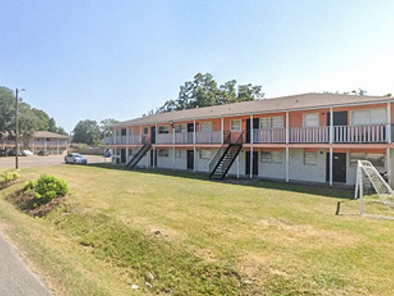 893-905 Campus St — Photo 13