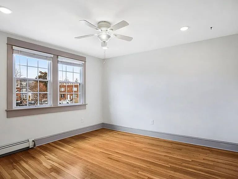 855 19th St NE #3 — Photo 5