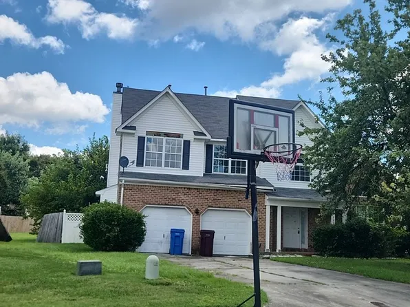 906 Willow Brook Ct, Chesapeake, VA 23320